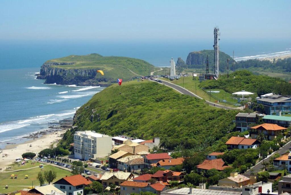 Kitnet K1 Em Torres-Rs - Na Mais Bela Praia Gaucha - Cozinha - Banheiro - Ar Condicionado - Smart Tv 32' - Wi-Fi - Anfitria Superhost No Bnb Exterior foto