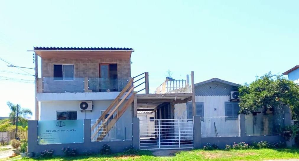 Kitnet K1 Em Torres-Rs - Na Mais Bela Praia Gaucha - Cozinha - Banheiro - Ar Condicionado - Smart Tv 32' - Wi-Fi - Anfitria Superhost No Bnb Exterior foto